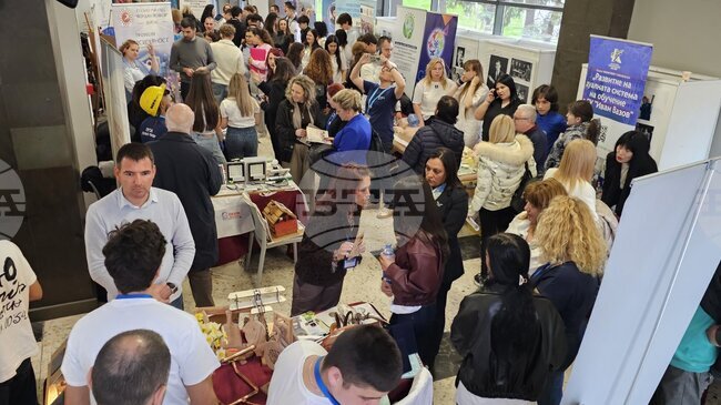 Програмата на МОН „ДОМИНО 2“ за дуално обучение беше представена в Националната кампания „Парад на професиите“