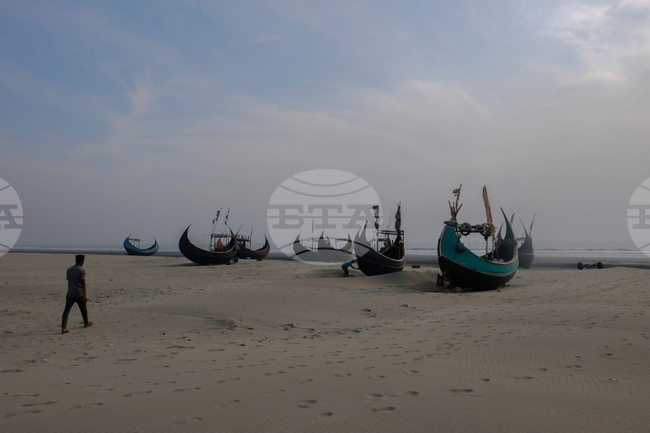 Около 900 рохинги бежанци са загинали или са изчезнали безследно при корабокрушения през 2025 г., по данни на ООН