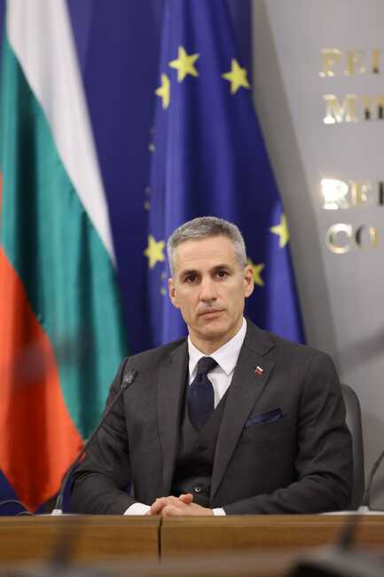 Премиерът Гюров: Високата избирателна активност е по-силна от всички криминални схеми