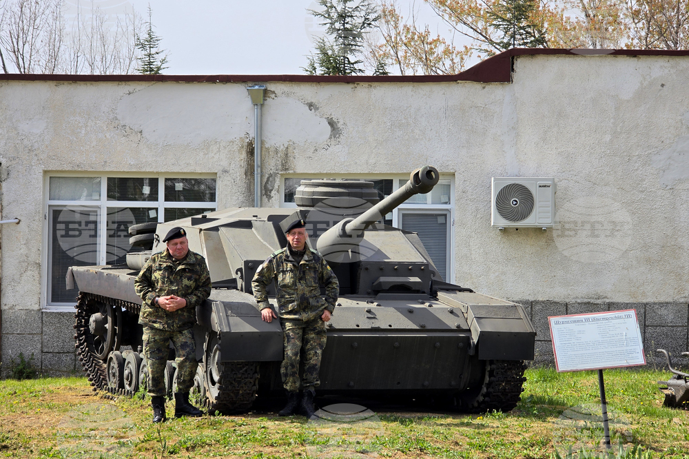 Сливен - празник на бронетанковите войски - ден на отворените врати