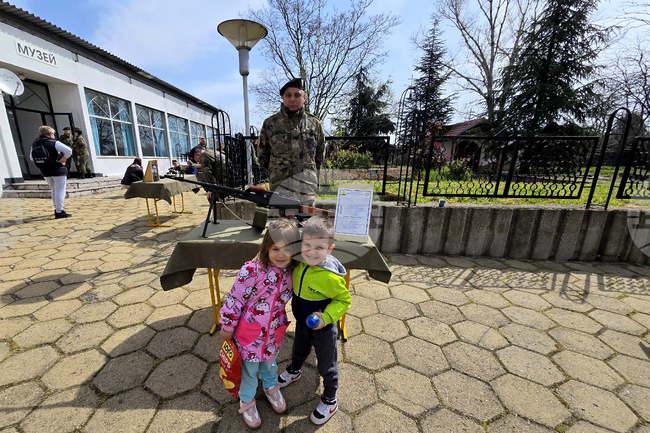 Сливен - празник на бронетанковите войски - ден на отворените врати