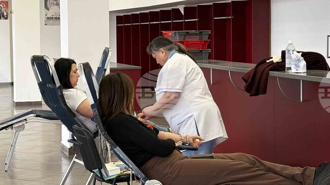 Общо 32 души се включиха в традиционна кръводарителска акция в Самоков