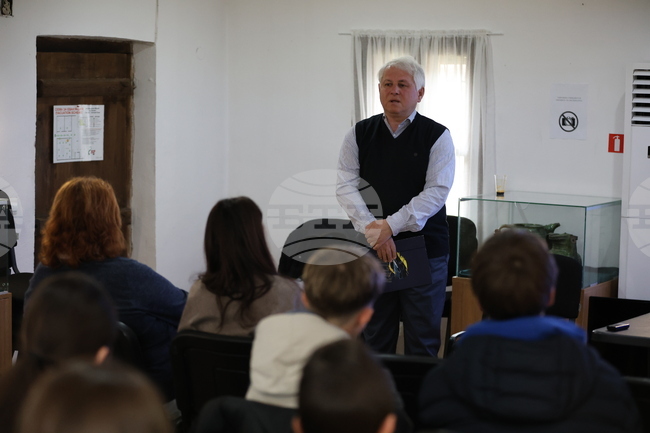 Ученици се включиха в дискусия, посветена на 150 години от Априлското въстание, в Историческия музей в Разлог