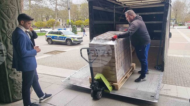 В областната администрация в Хасково пристигнаха хартиените ролки за машинния вот в неделя