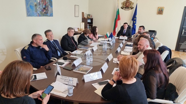 РИК - Перник ще наеме девет технически сътрудници, които да подпомагат логистичните дейности по приемането и пренасянето на изборните книжа