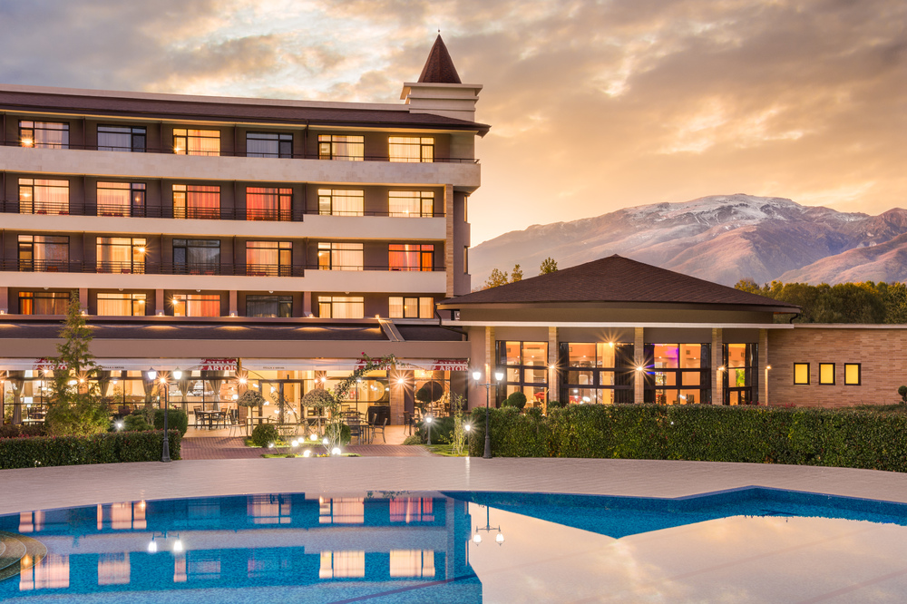 От създаването си „Севтополис Медикал & Спа Хотел“ в Павел баня е посрещнал гости от 75 държави, проведени са над един милион терапии