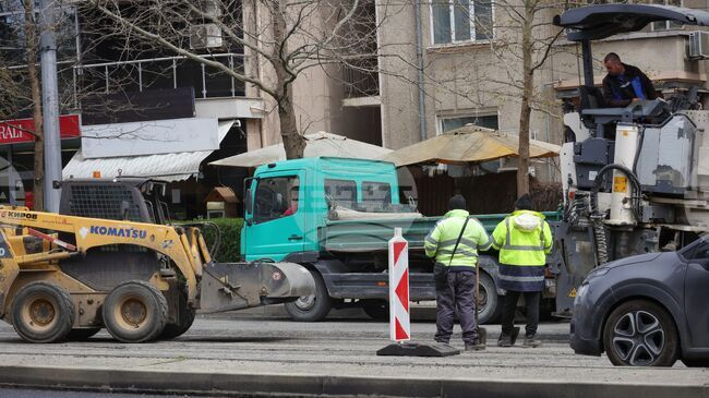 В Инспекцията по труда в Бургас е получен сигнал за затрупан работник при ремонт на ул. "Оборище"