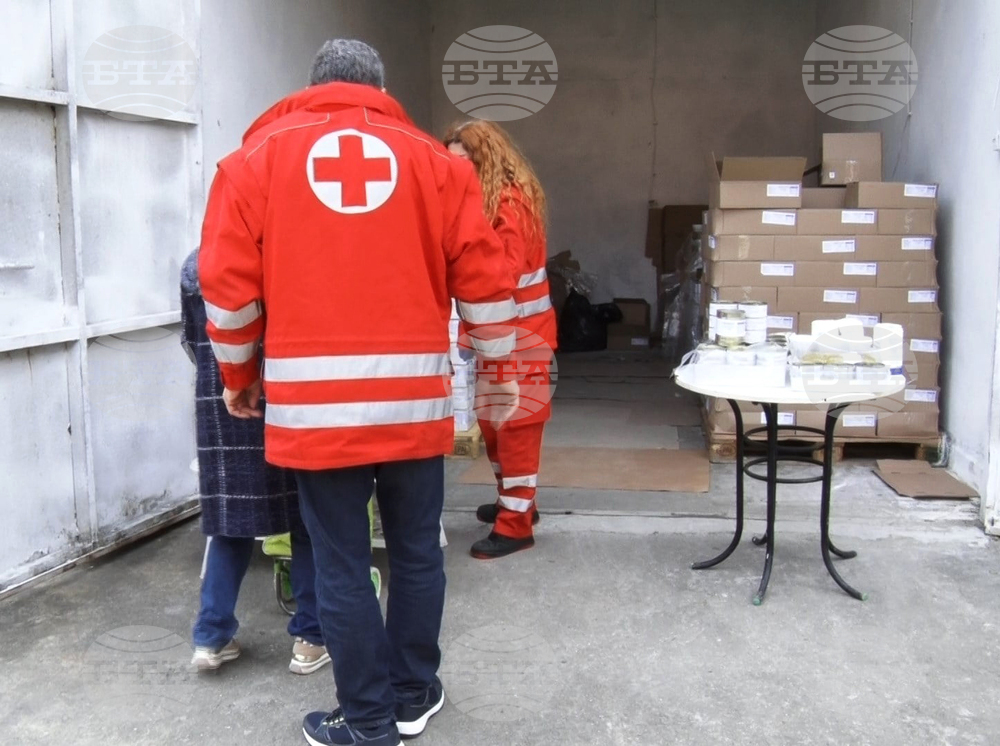 Ямбол - БЧК - хранителни помощи - раздаване