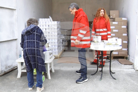 Ямбол - БЧК - хранителни помощи - раздаване