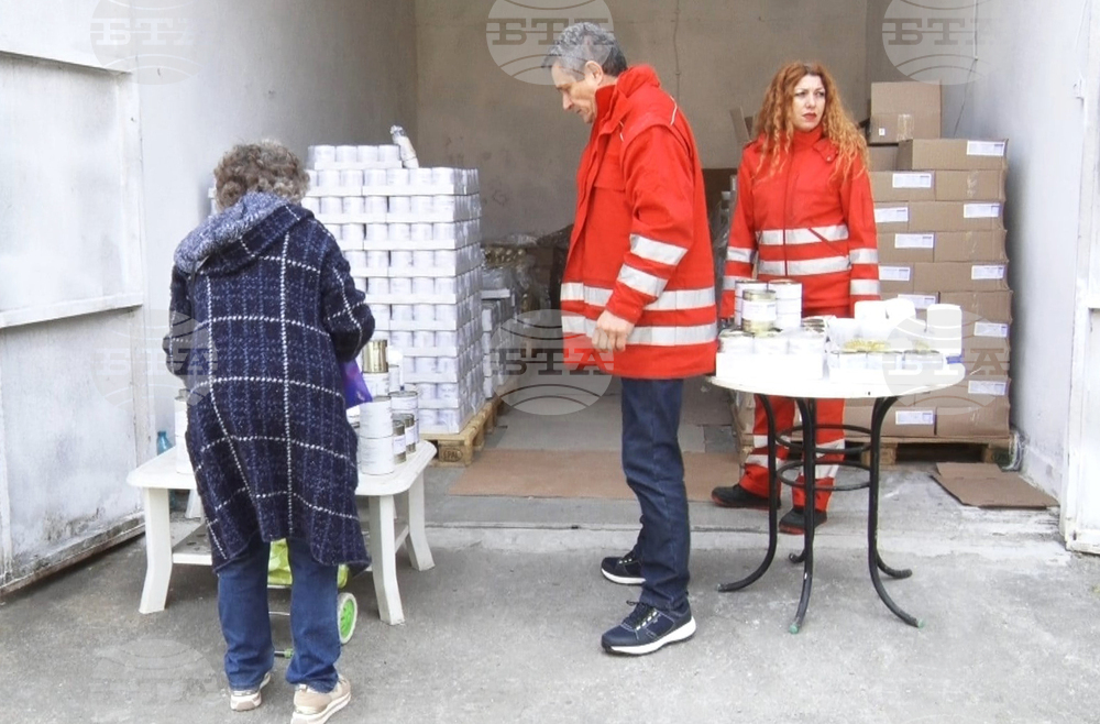 Ямбол - БЧК - хранителни помощи - раздаване