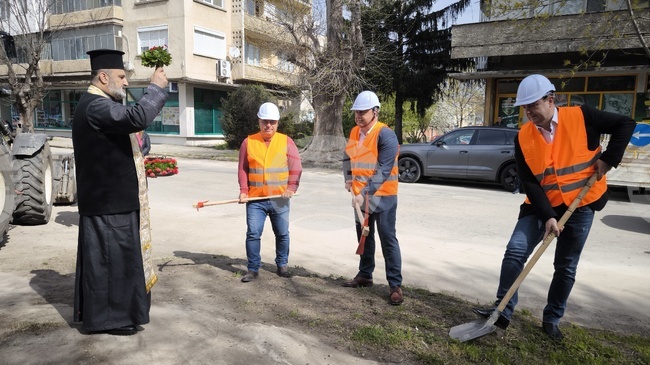 Започна реконструкция и рехабилитация на една от най-натоварените улици в Павликени за 347 100 евро и срок от четири месеца