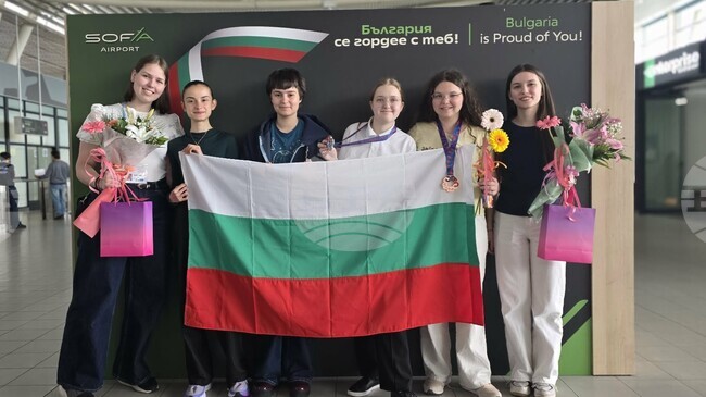 Два медала спечелиха български гимназистки от Европейската олимпиада по математика за момичета във Франция