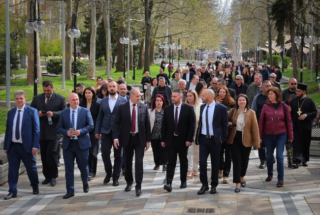 Високата избирателна активност е ключова за преодоляване на купения вот, каза в Хасково лидерът на „Прогресивна България“ Румен Радев 