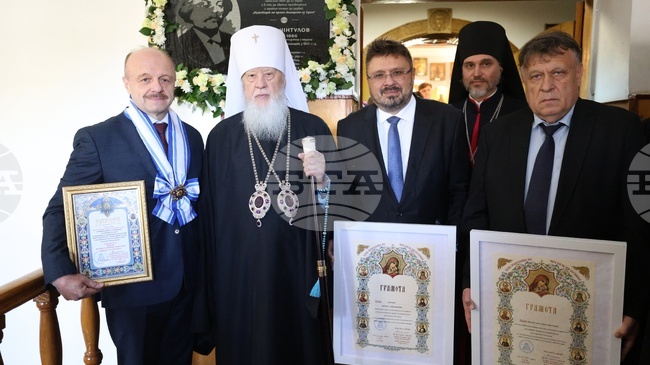Митрополитът Одески и Измаилски връчи почетни грамоти на официални гости от България