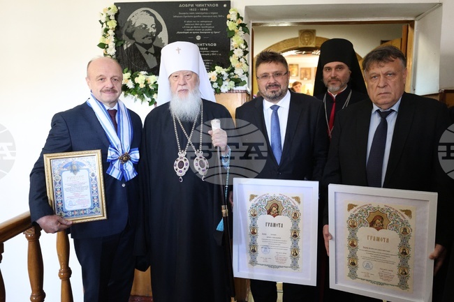 Митрополитът Одески и Измаилски връчи почетни грамоти на официални гости от България