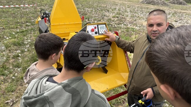 Ученици се запознаха с професията на лесовъда при инициатива на горския разсадник край ловешкото село Сливек 