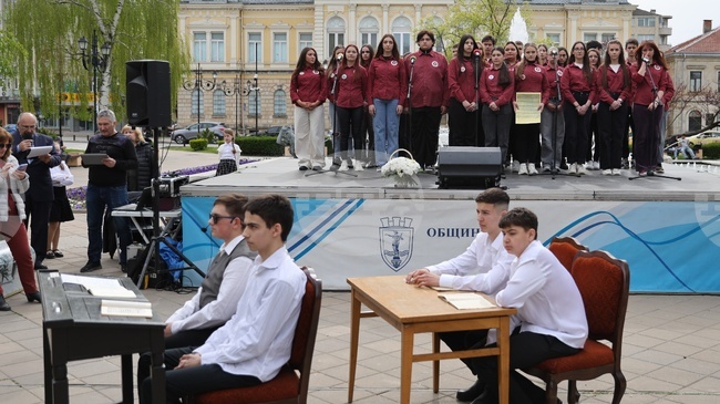 За да изградим бъдеще, имаме нужда от образование, култура и памет, каза в Русе министър Найден Тодоров
