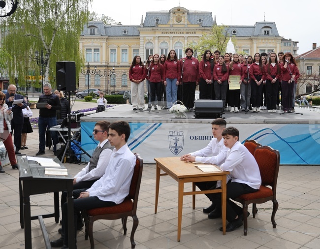 За да изградим бъдеще, имаме нужда от образование, култура и памет, каза в Русе министър Найден Тодоров