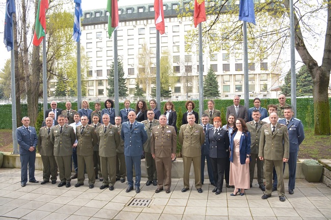 МО: Центърът за изследване, изграждане и усъвършенстване на способности на НАТО за управление на кризи и реагиране на бедствия отбеляза 11-ата годишнина от акредитацията си