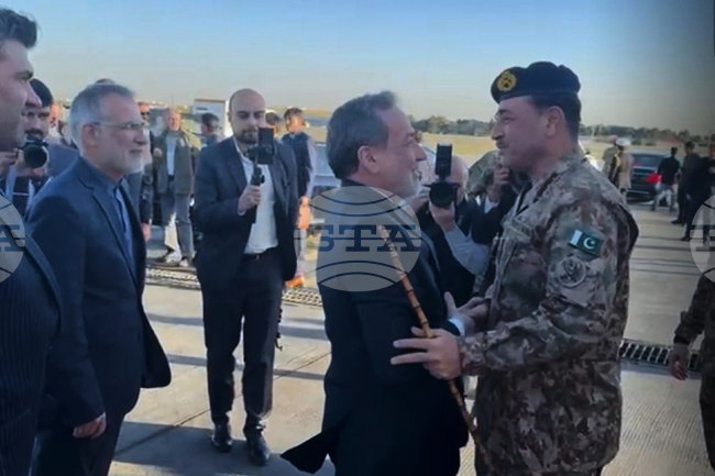 Пакистанска делегация, водена от командващия въоръжените сили, пристигна в Иран