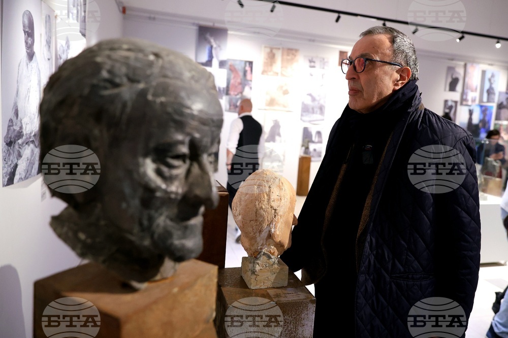 Емил Попов - отличие и изложба