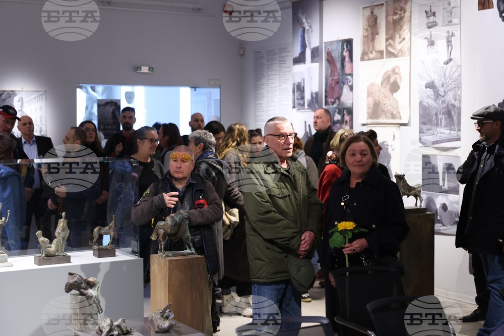 Емил Попов - отличие и изложба