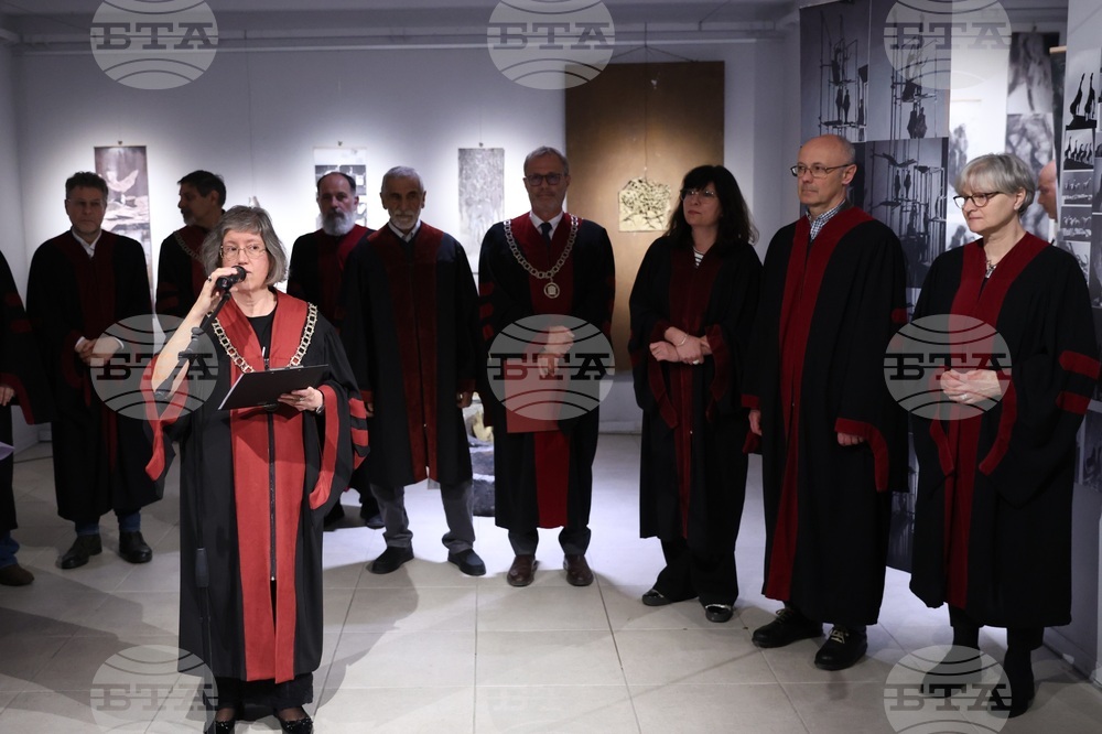 Емил Попов - отличие и изложба