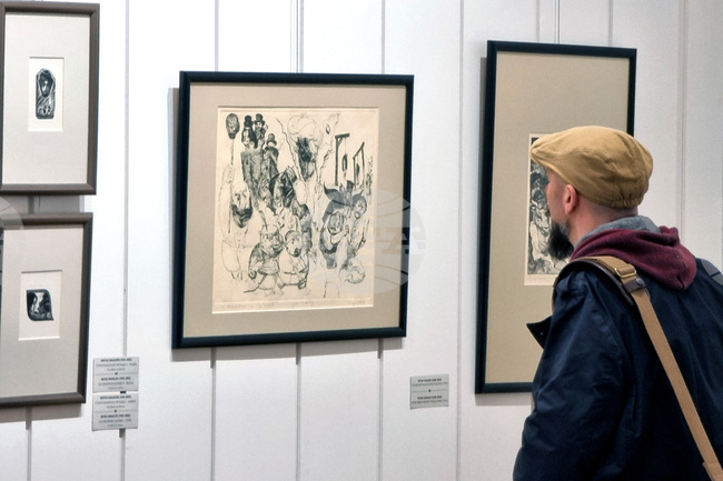 Синтез от изобразително и театрално изкуство, история и поезия отбеляза откриването на изложбата „От Април до Свободата“ в Ямбол