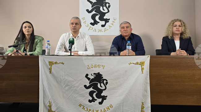 Летище Варна от днес нататък ще бъде също база на американски самолети, каза в Ловеч Костадин Костадинов