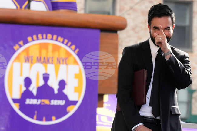 APTOPIX Building Workers Labor Talks