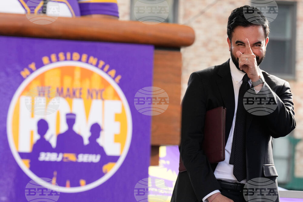 APTOPIX Building Workers Labor Talks