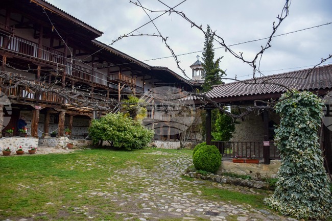 Роженският манастир „Рождество Богородично“ отбелязва своя храмов празник със служба, водена от Неврокопския митрополит Серафим