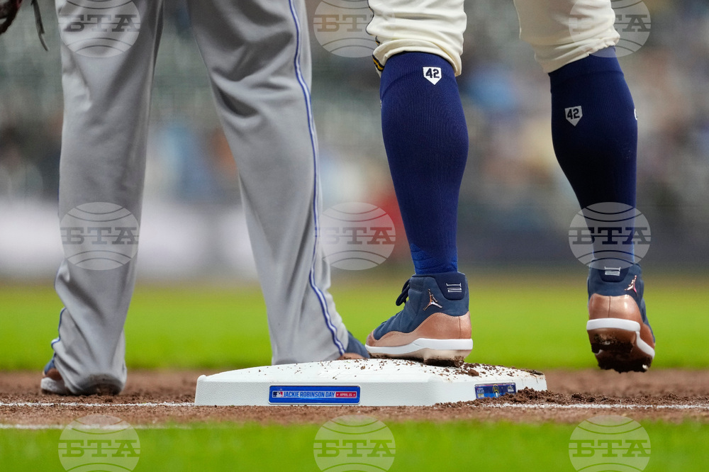 Blue Jays Brewers Baseball