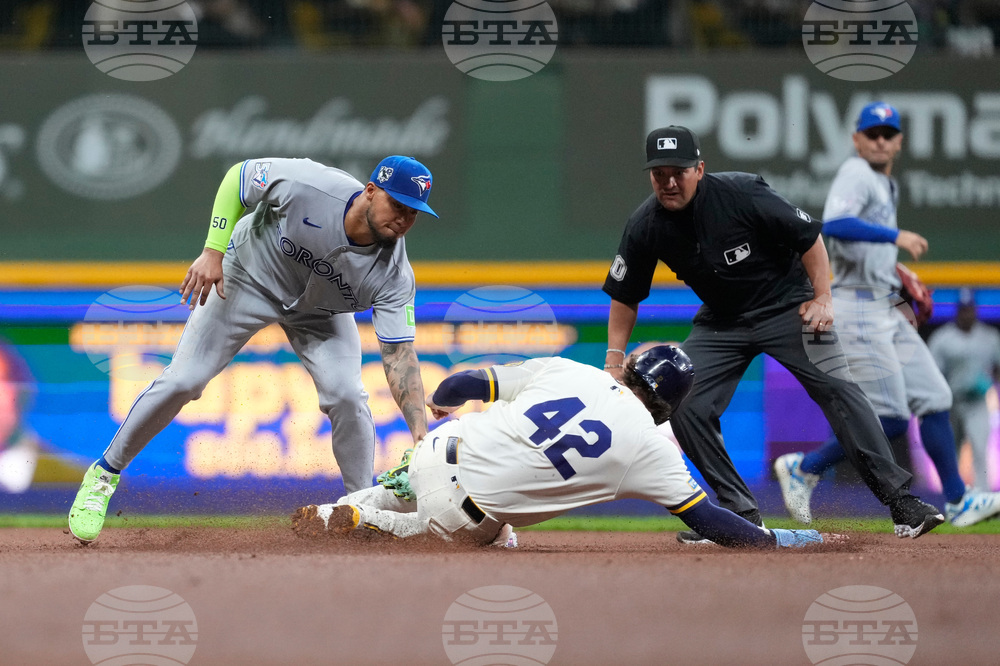 Blue Jays Brewers Baseball