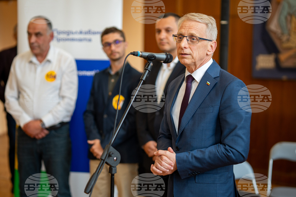 Акад. Николай Денков от „Продължаваме промяната“ обсъди приоритетите за развитие на страната и региона на среща с граждани в Габрово