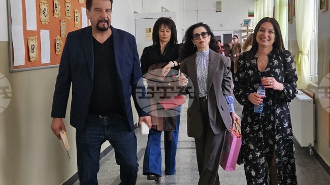 Популярни личности гостуваха в Основно училище „Св. св. Кирил и Методий" в град Николаево в рамките на кампанията „Походът на книгите"