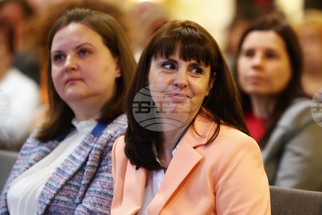 Около 70% от хората над 55 г. имат работа, безработицата в тази група е най-ниска, каза заместник-министър Наталия Ефремова