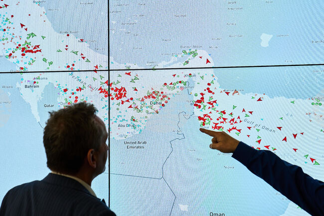 Конвой от танкери е бил забелязан да напуска Персийския залив и да преминава през Ормузкия проток