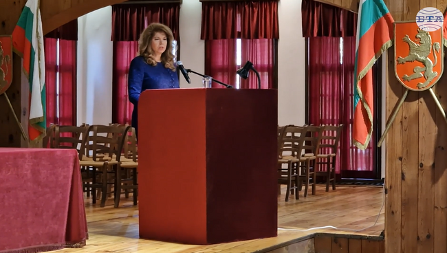 Да атакуваш Конституцията означава да атакуваш фундамента на държавата, каза президентът Илияна Йотова