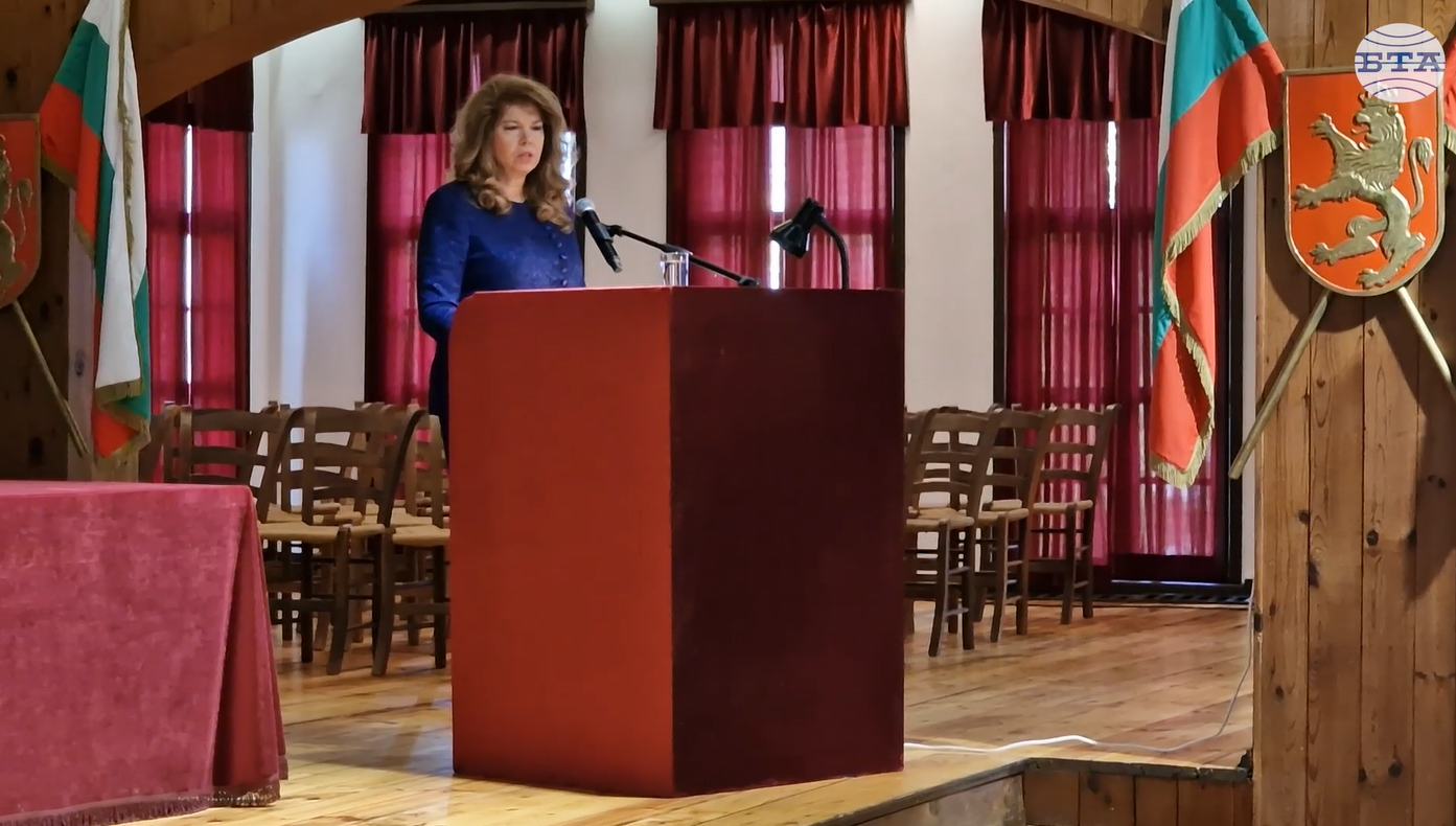 Да атакуваш Конституцията означава да атакуваш фундамента на държавата, каза президентът Илияна Йотова