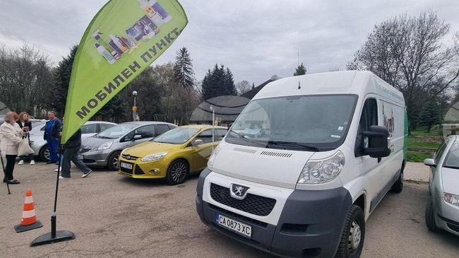 Мобилен пункт за опасни отпадъци работи днес на две локации в Перник