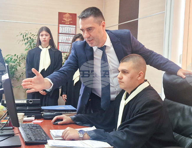 Ученици влязоха в ролята на магистрати в Хасково в инициативата „Председател на съда за един ден“