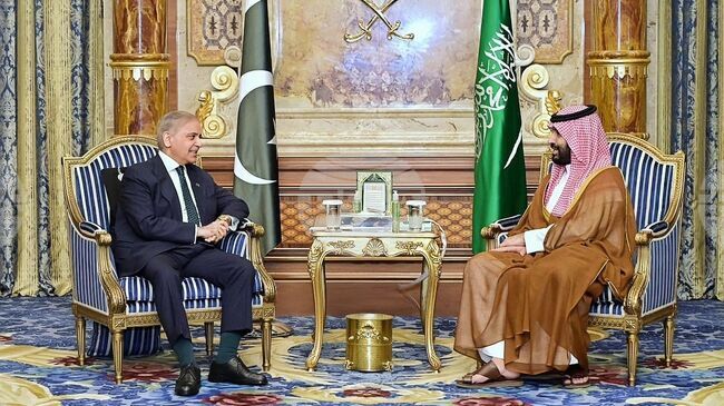 АПП: Премиерът на Пакистан изрази пълната подкрепа на Исламабад за Рияд при посещението си в Саудитска Арабия 