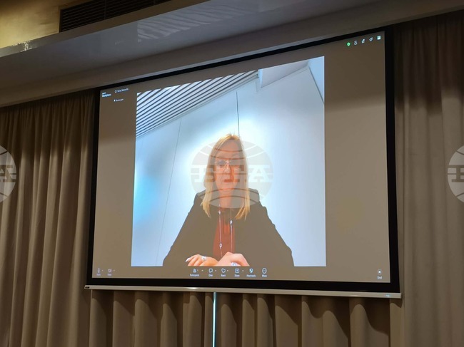 Все повече трябва да търсим мерки за подкрепа на възрастовите различия на работното място, смята Зорница Русинова 