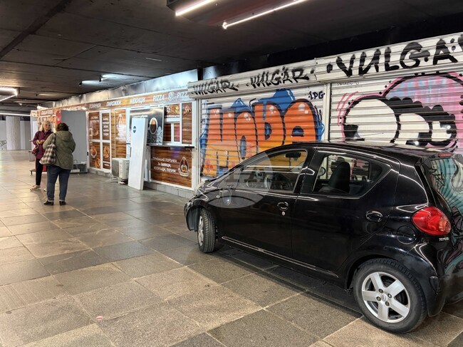 Необезопасена кола без шофьор е влязла в подлеза на столичния Орлов мост, няма пострадали 