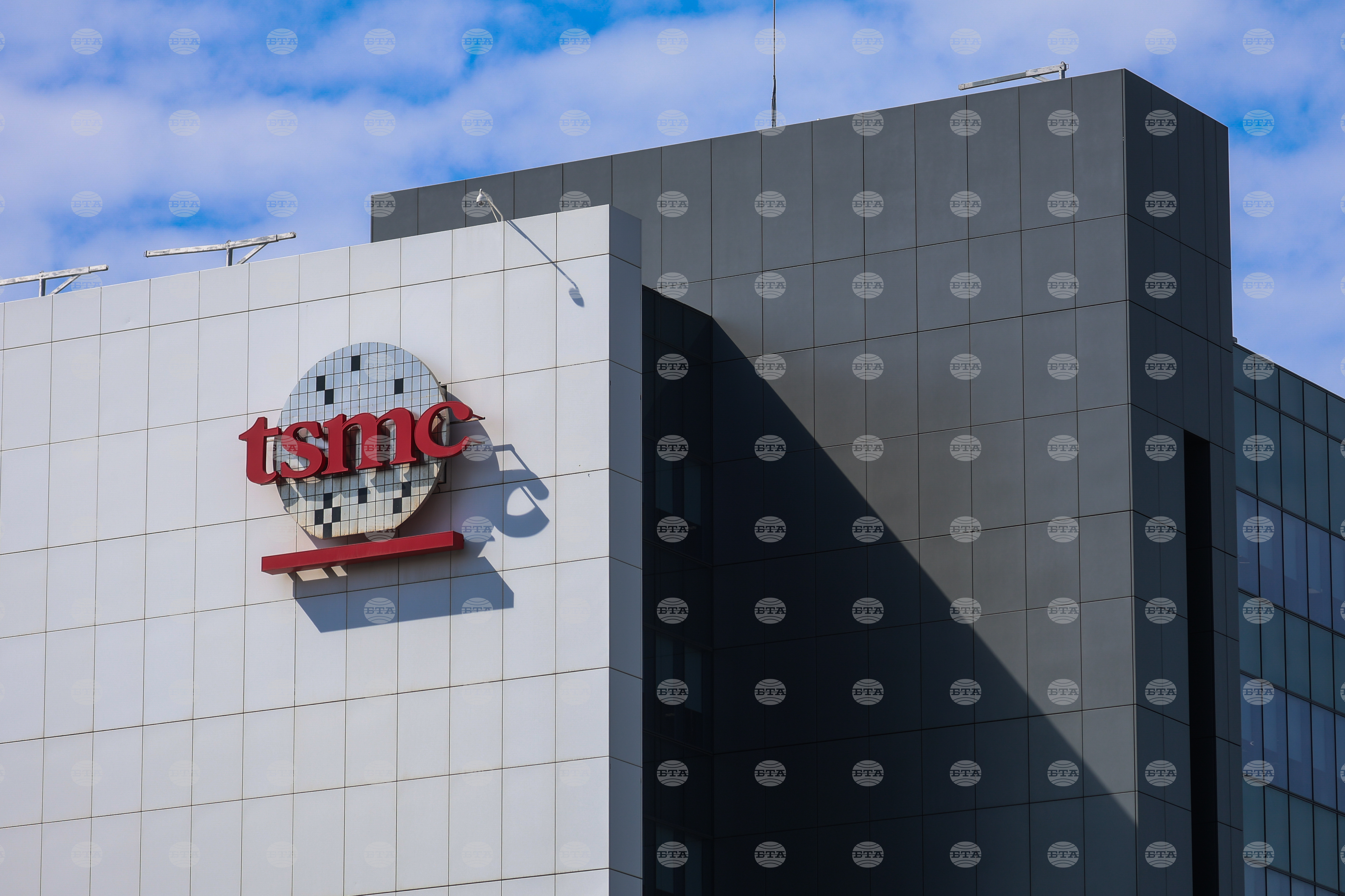 Чистата печалба на Ти Ес Ем Си (TSMC) нарасна със 77 на сто през второто тримесечие, планира още 100 млрд. долара инвестиции в САЩ
