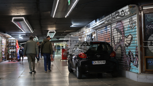 Шофьорът, чийто автомобил по-рано днес влезе в подлеза на столичния Орлов мост, е бил глобен от полицията