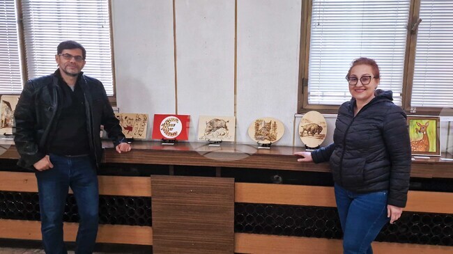 Съвместна изложба в библиотеката в Търговище откриват самоуките художници Станка Вълчанова и Александър Филипов