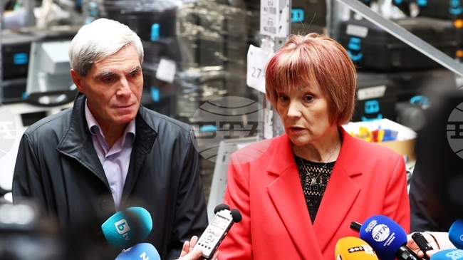 В петък вечерта машините за гласуване ще бъдат транспортирани в различните общини в страната, съобщи зам.-председателят на ЦИК Росица Матева