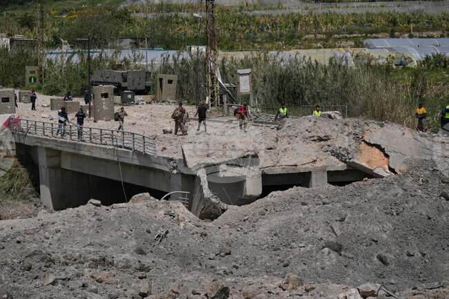 Районът на юг от река Литани е откъснат, след като Израел унищожи стратегически важен мост, съобщи ливанската армия